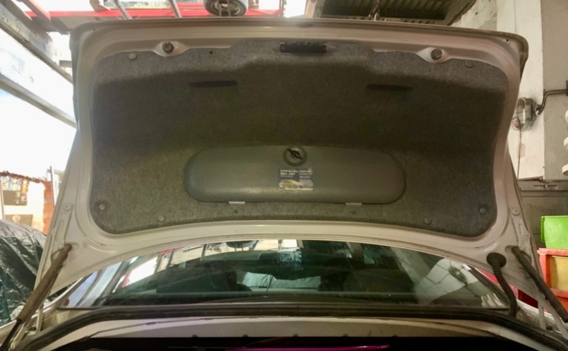 BMW E46 pred face lift sedan - kufor - 2