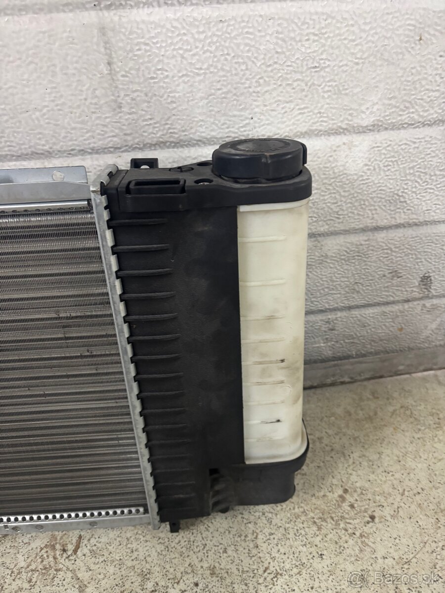 Chladič e36 316/318i vhodný aj na 6 válce - 2