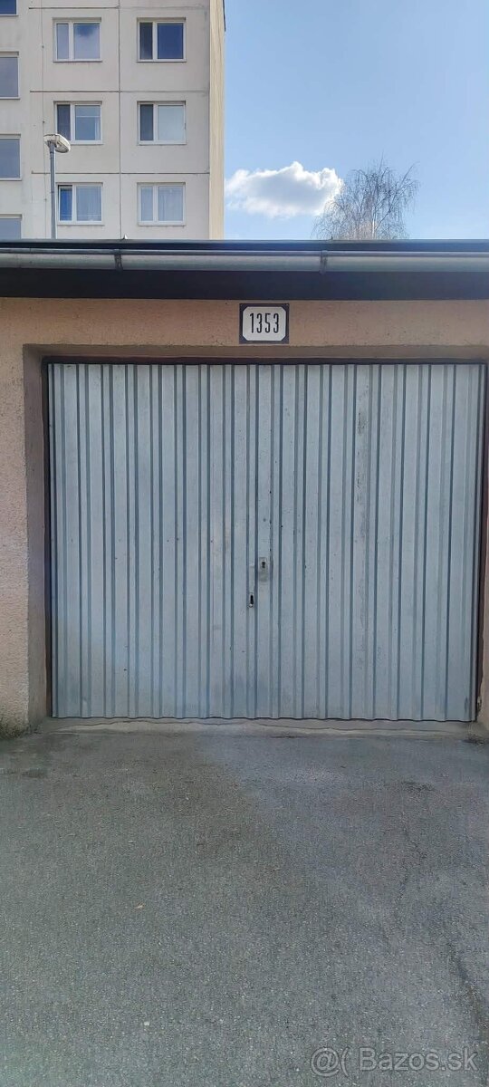 Garážová brána sklopná - 2