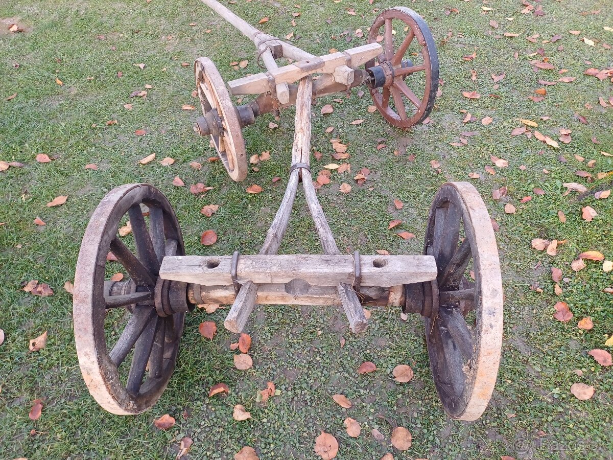 Starý drevený vozík - zachovalý - 2