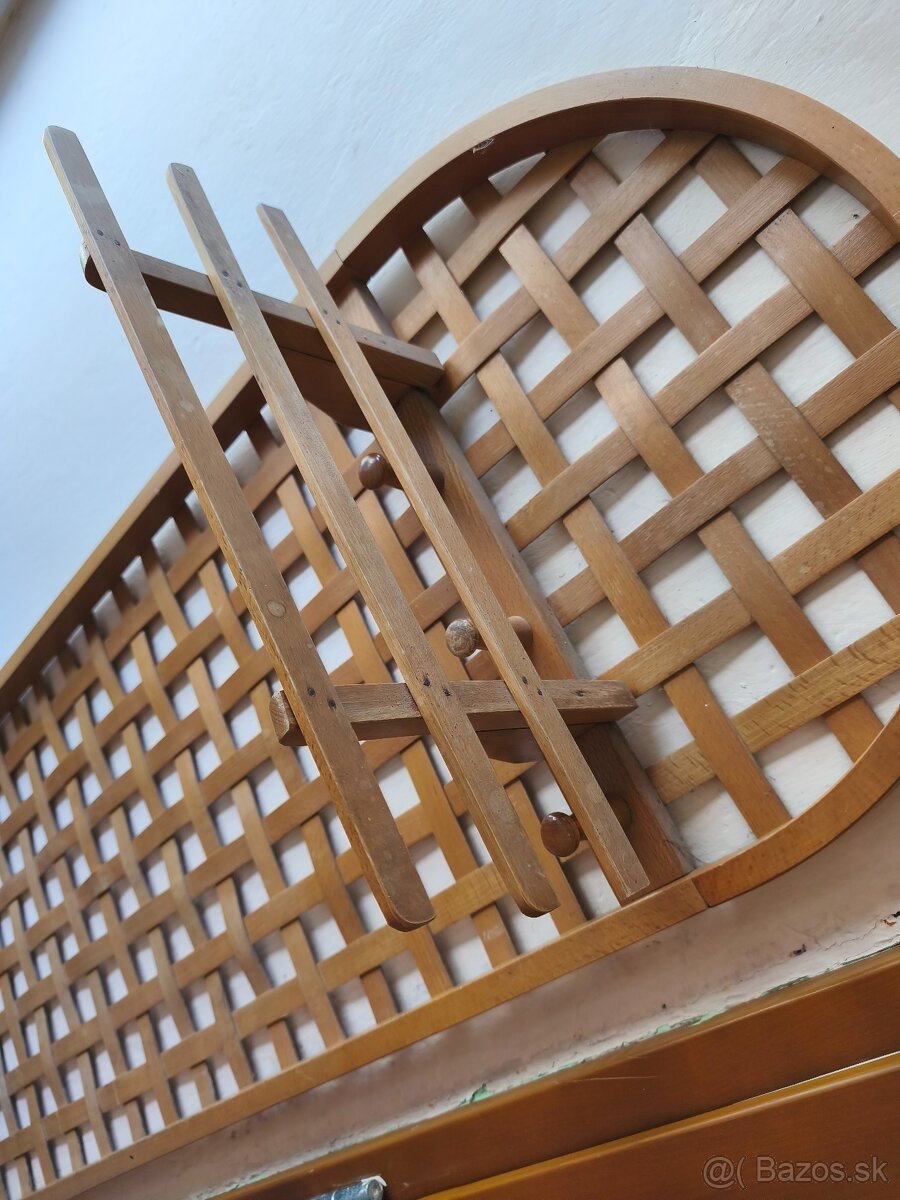 Vešiaková stena s háčikmi - 2