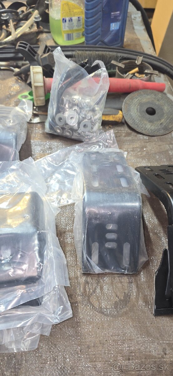 Stresny univerzalny drziak - 2