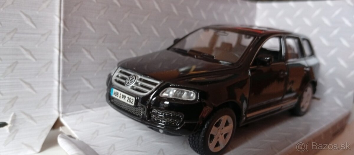 3 modely SUV 1:43 WELLY - 2