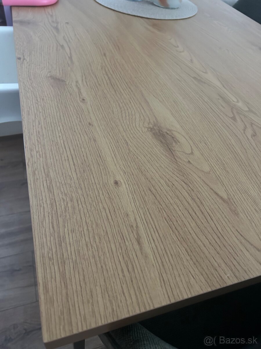 Stôl a stoličky - 2