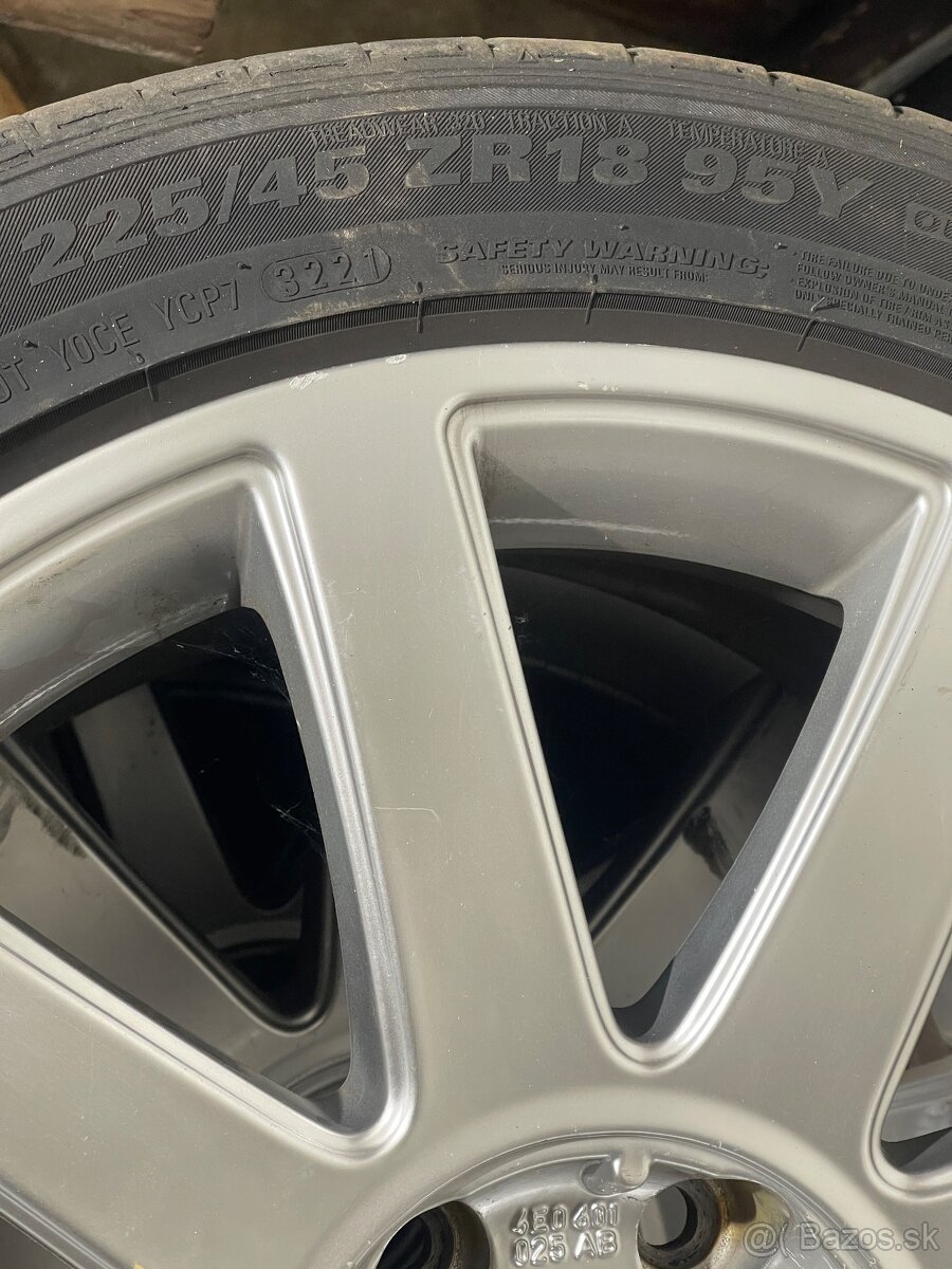 Elektróny Audi R18 s letnými pneu - 2