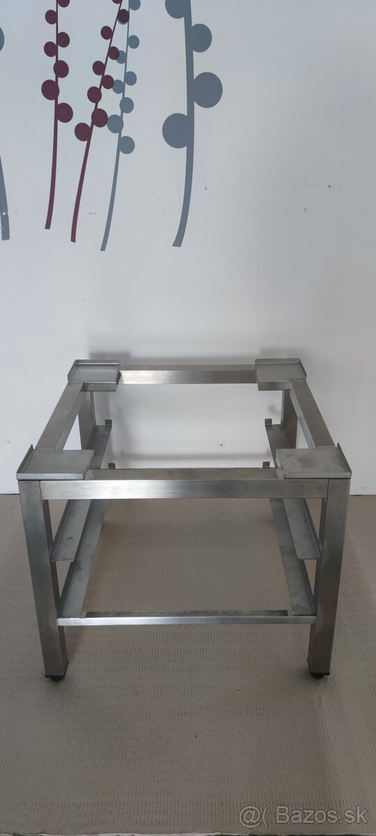 Gastro nábytok do veľkokuchyne. Nerezové police, digestor - 2