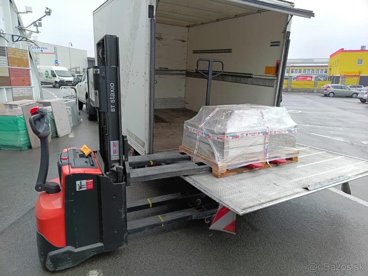 Robustný pick-up príves 3,5 tony s hydraulickým čelom - 2