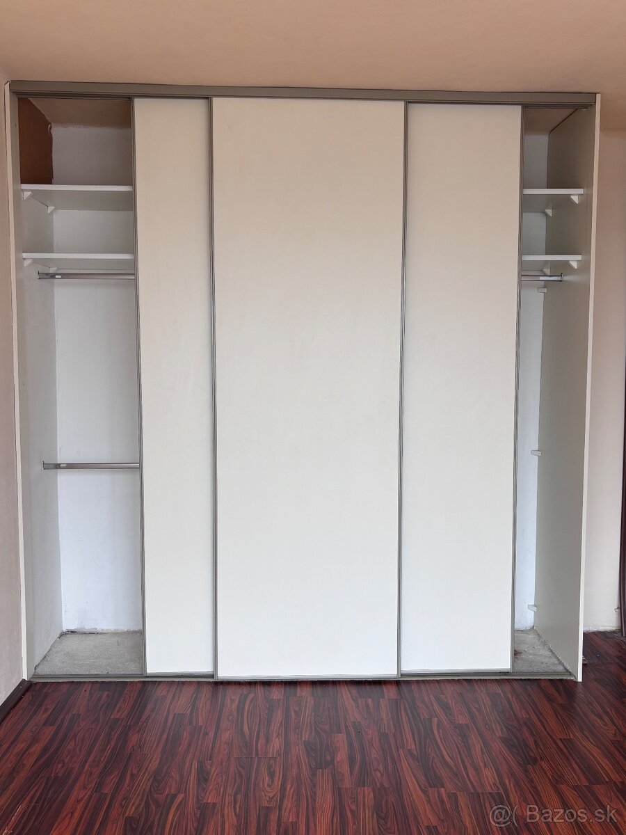 Vstavaná skriňa - 2