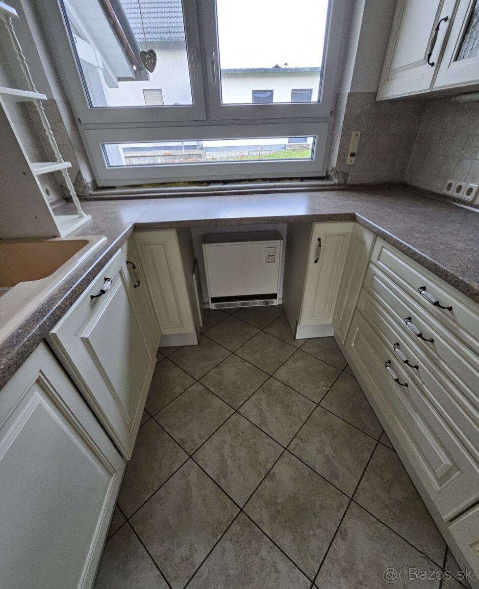 Moderná kuchynská linka so spotrebičmi - 2