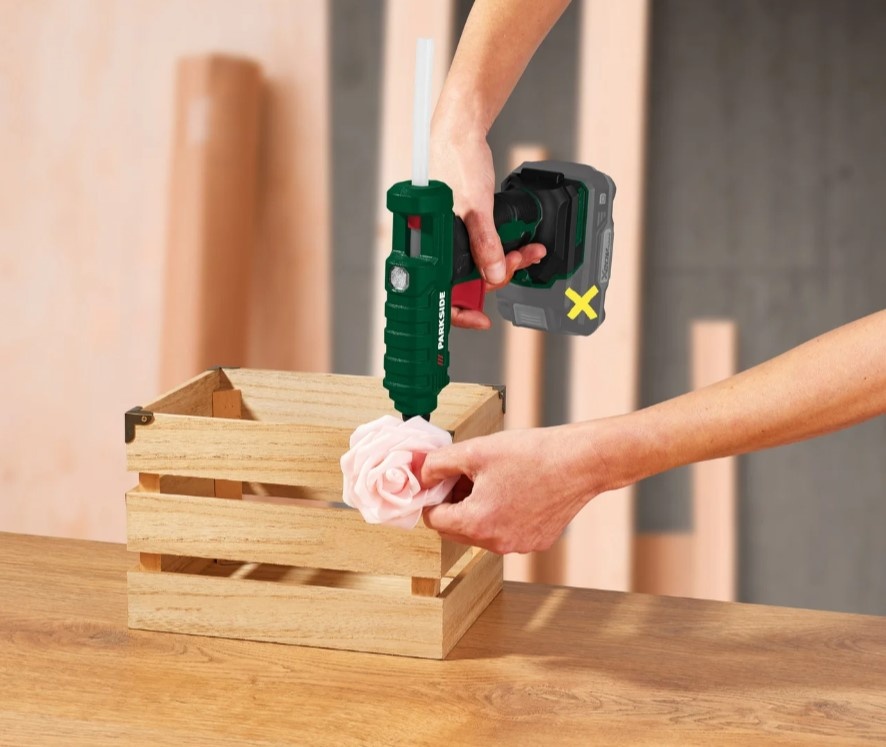 AKU pištol tepelná lepiaca - 2