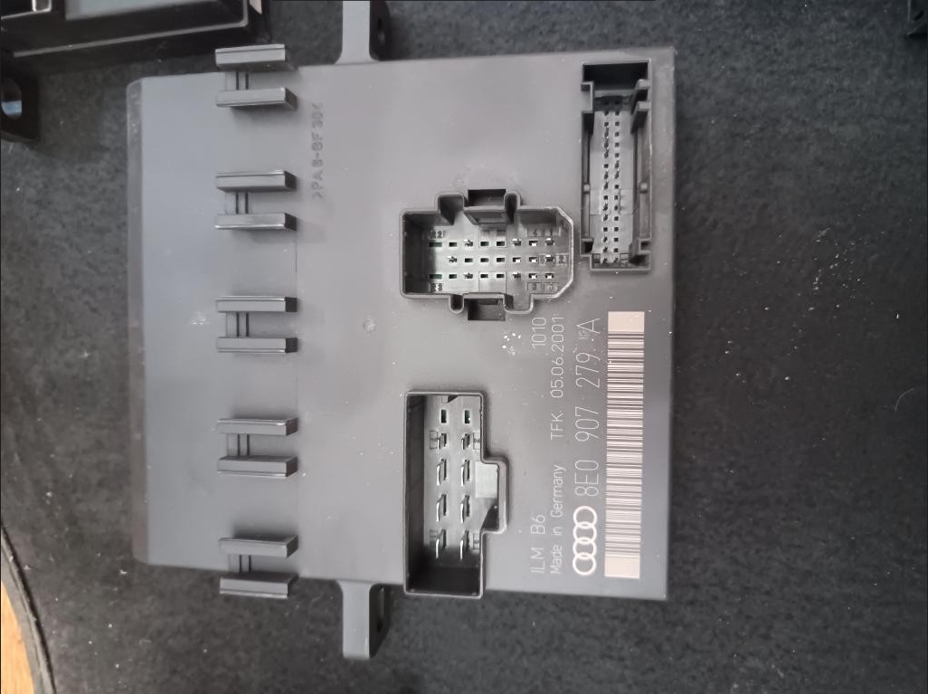 Riadiaca jednotka svetiel stieračov audi a4 b6 b7 - 2