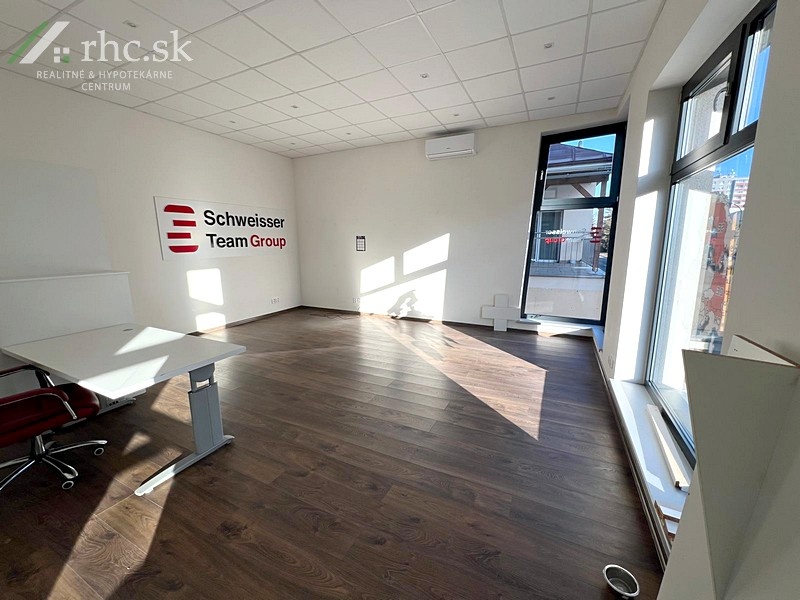 PRENÁJOM PRESKLENÉ PRIESTORY OPROTI MSÚ - SOV. HRDINOV - 2