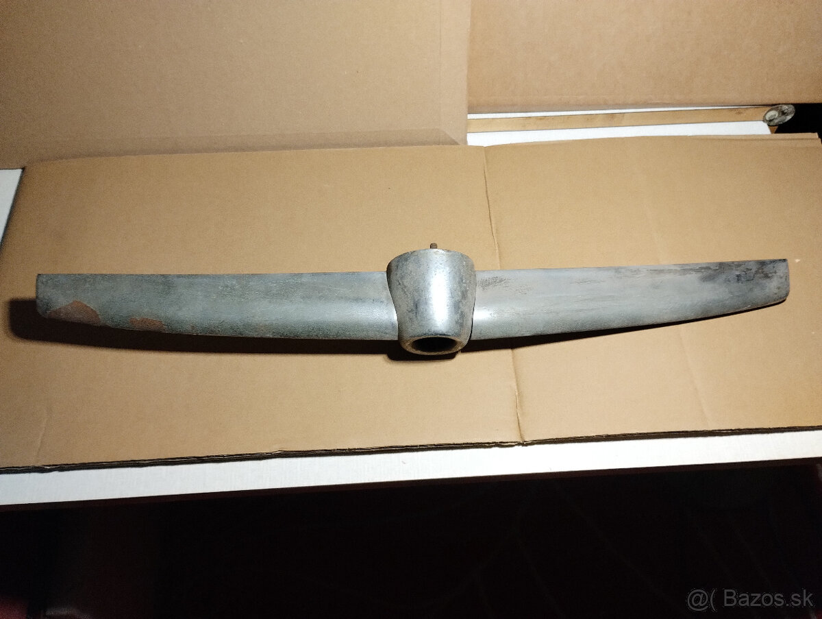 Tatra 603-lišta do zadného nárazníku - 2