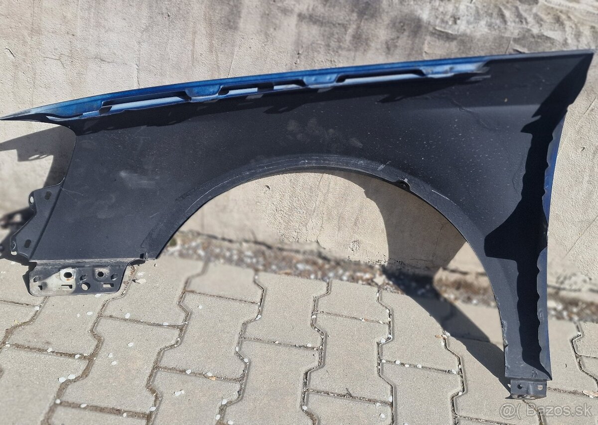 Passat B6 pravý predný blatnik LA5E - 2