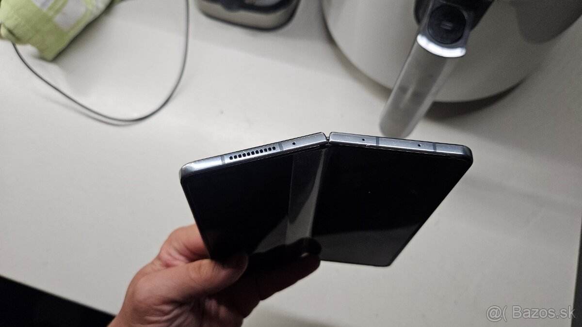 Poškodený Samsung Galaxy Z Fold 4 - 2