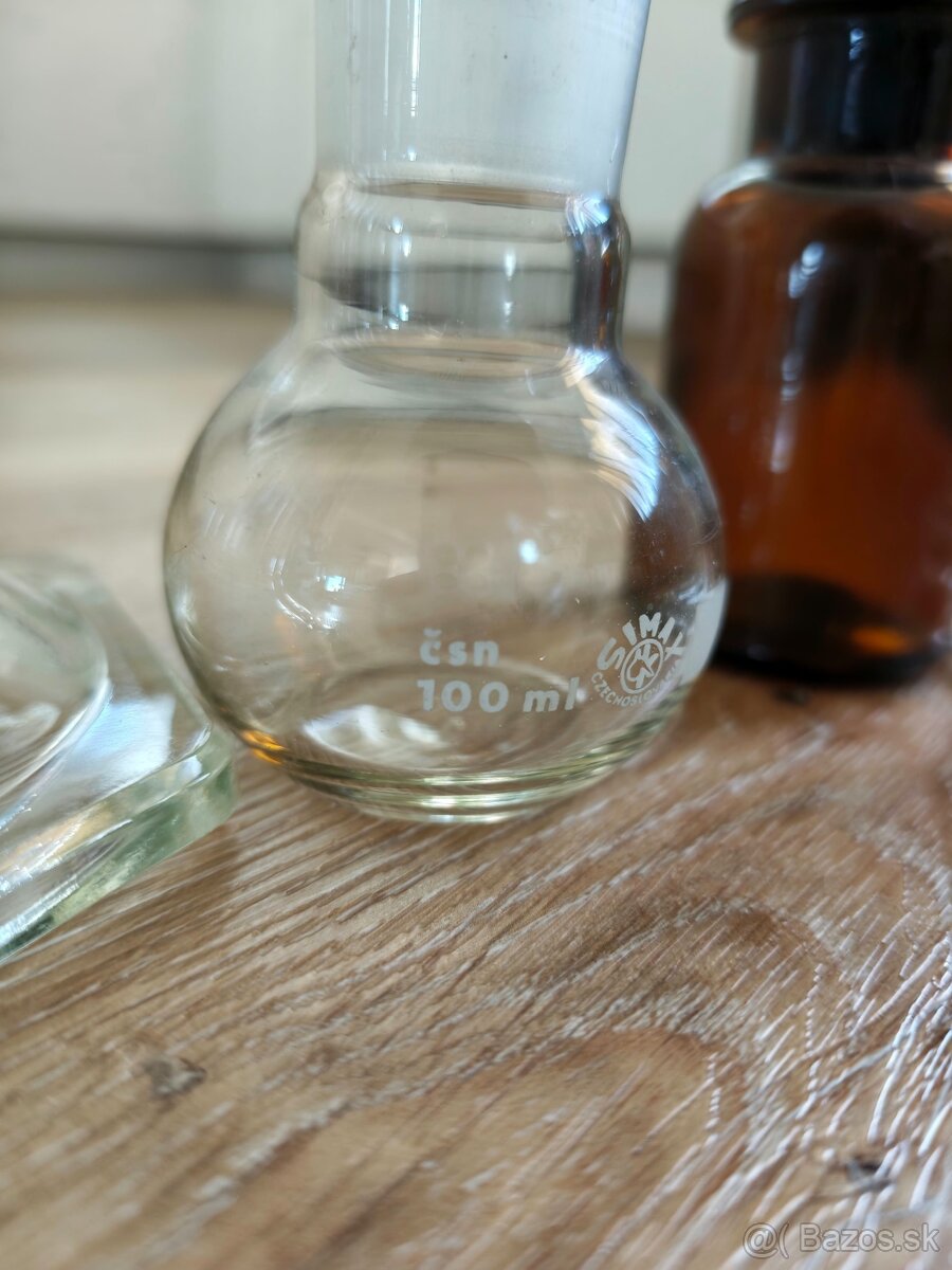 Laboratorne sklo a odmerky - 2