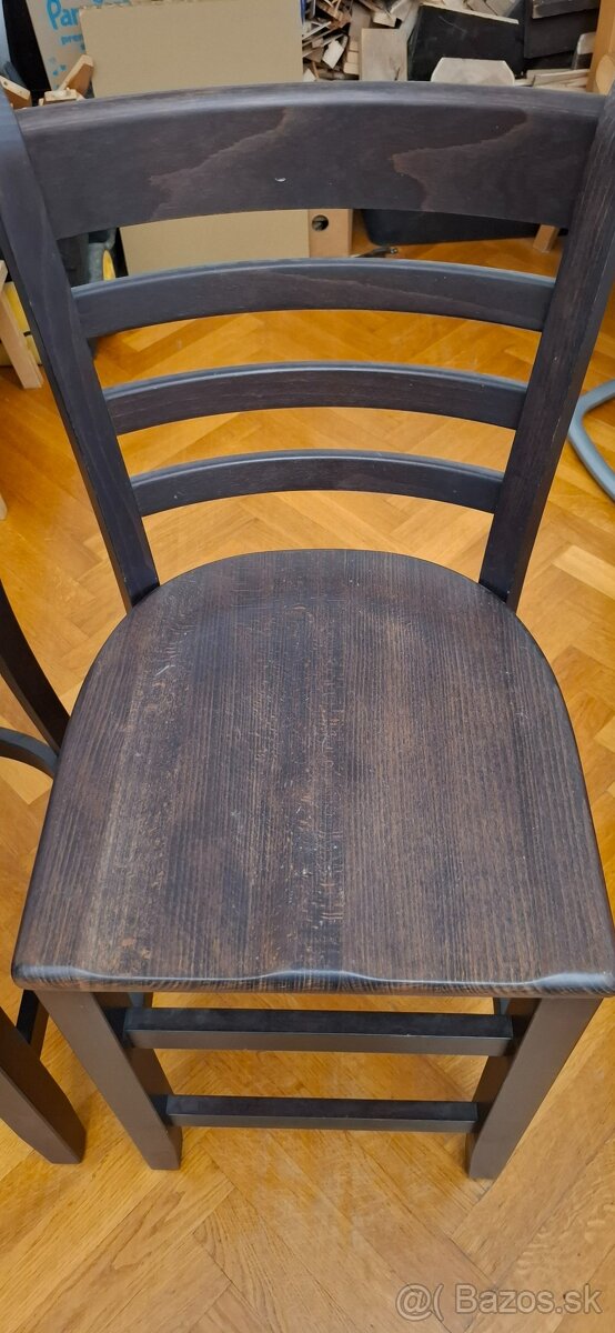 Dve barove stolicky z masivneho tmaveho dreva znacky TON - 2