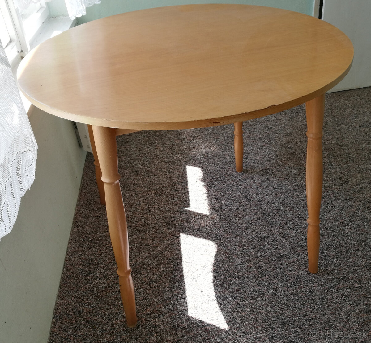 Predám okrúhly stôl.Šírka 95cm výška 77cm - 2