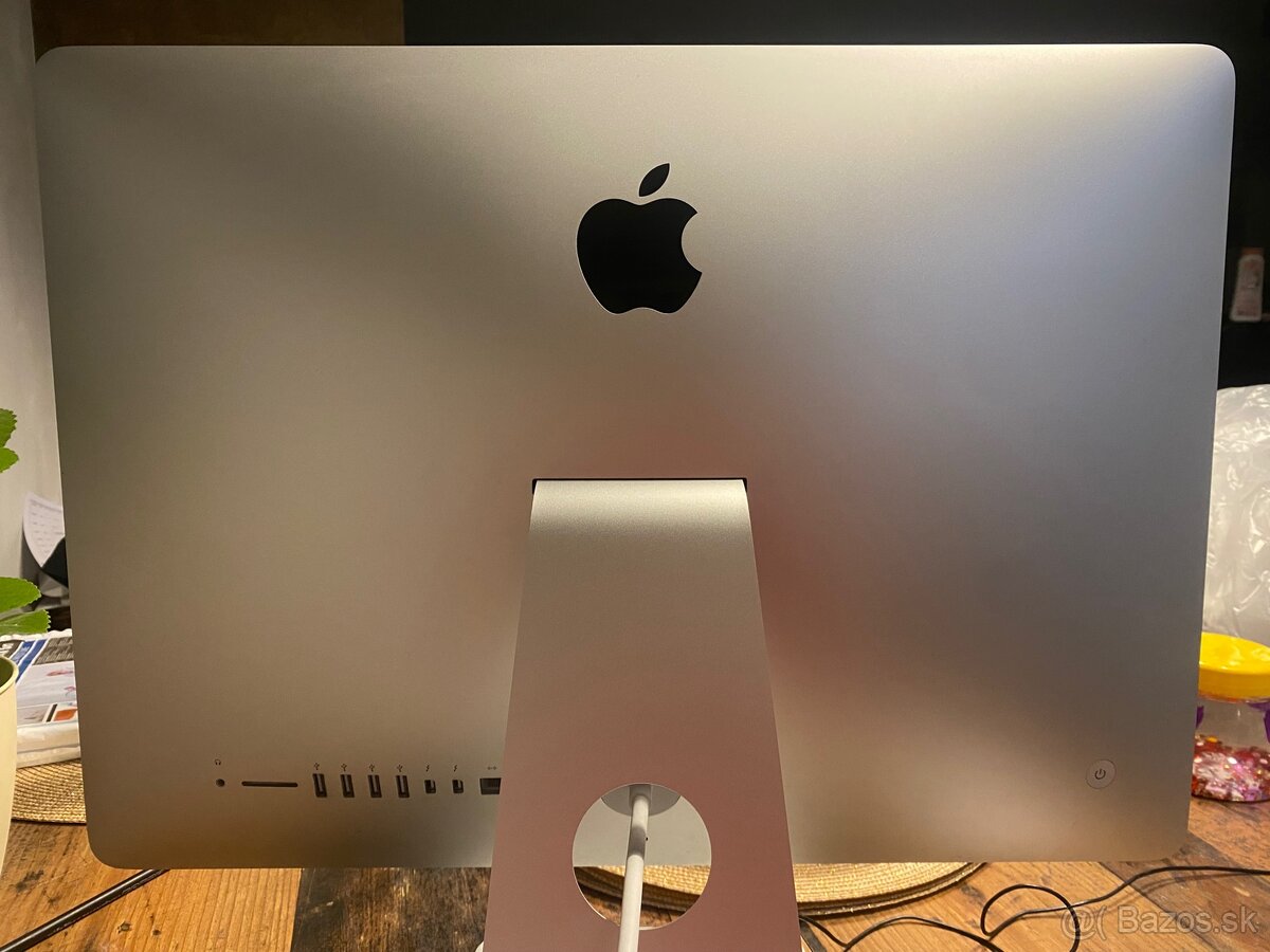 Apple iMac 21.5” (Late 2015) + M. Keyboard (num) + M. Mouse - 2