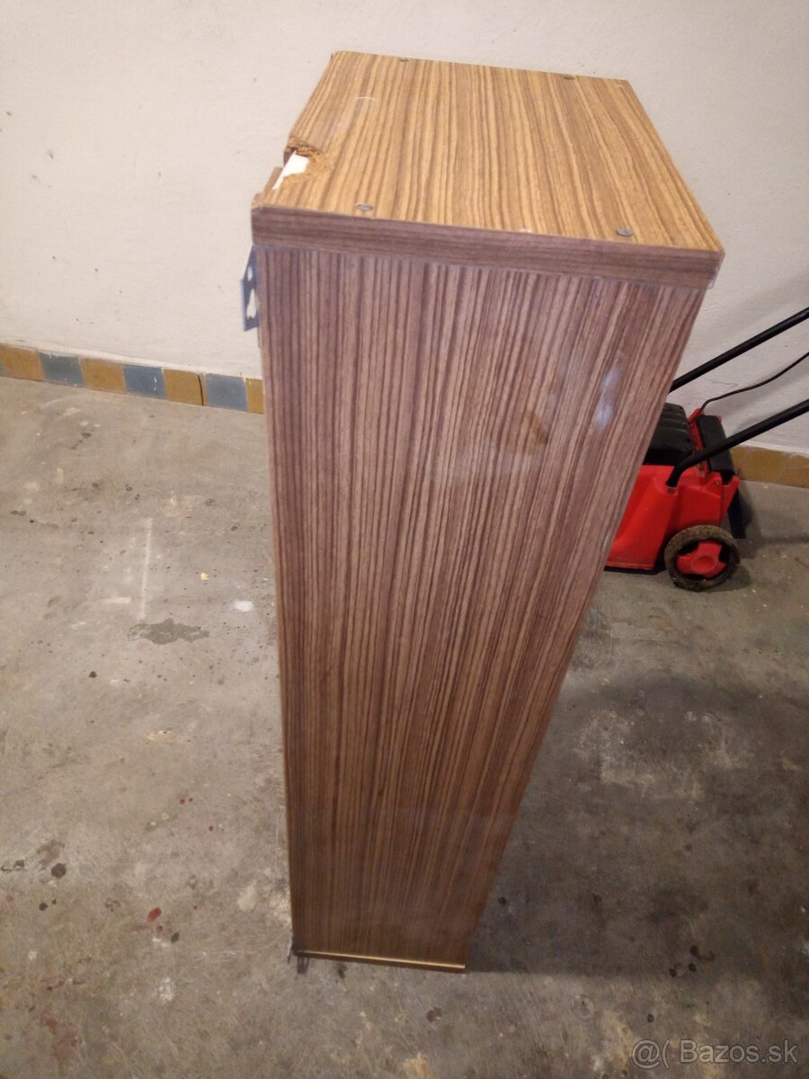 Veľmi lacno predám starú, masívnu policu - 2