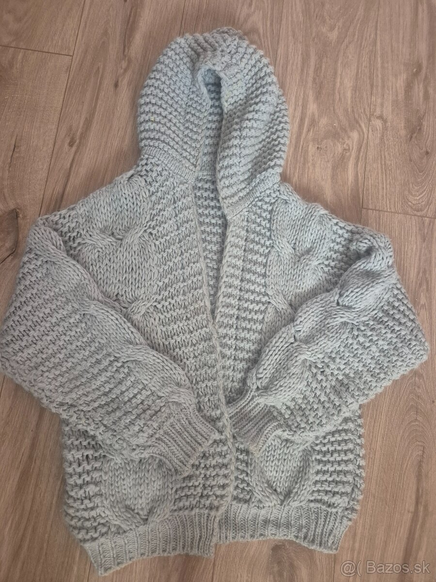 Šedý sveter s kapucňou - 2