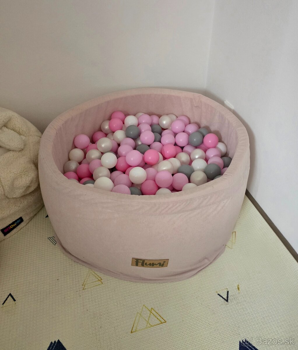 Suchy bazen s loptickami - 2