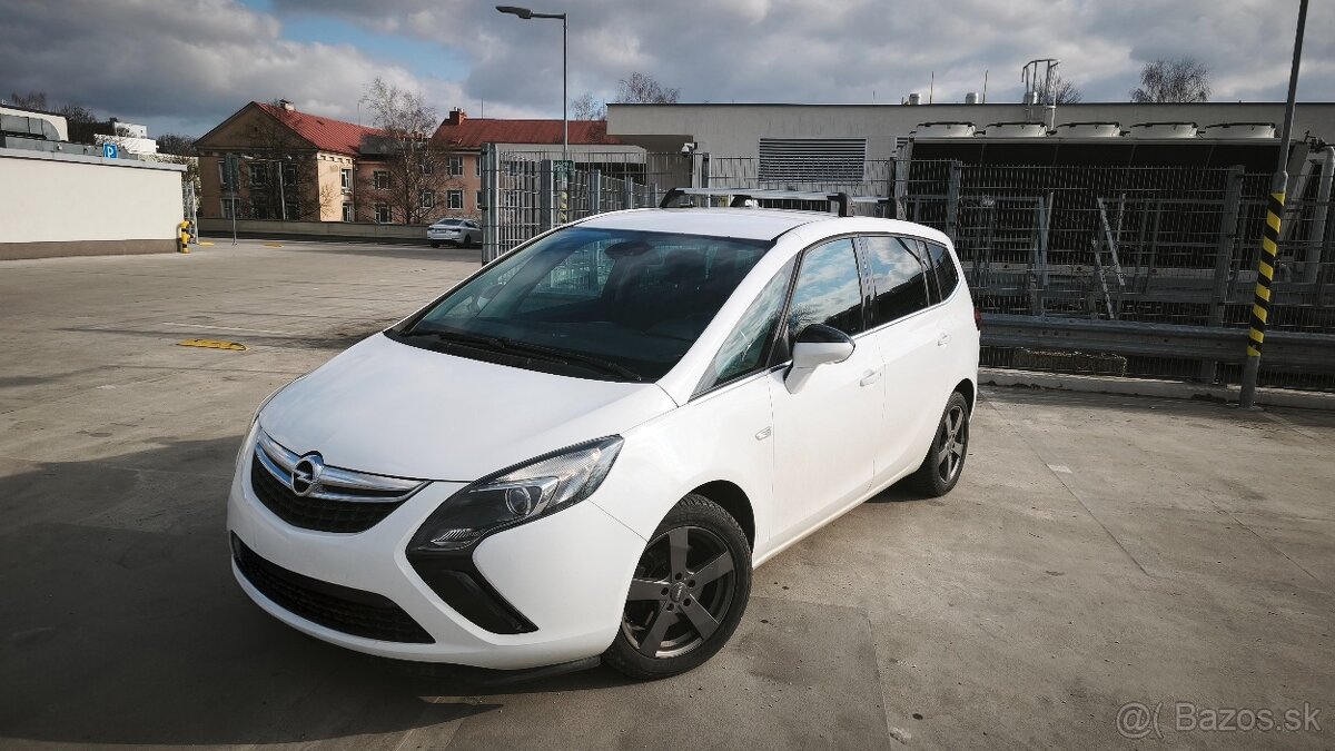 Opel Zafira Tourer Benzín LPG - 2
