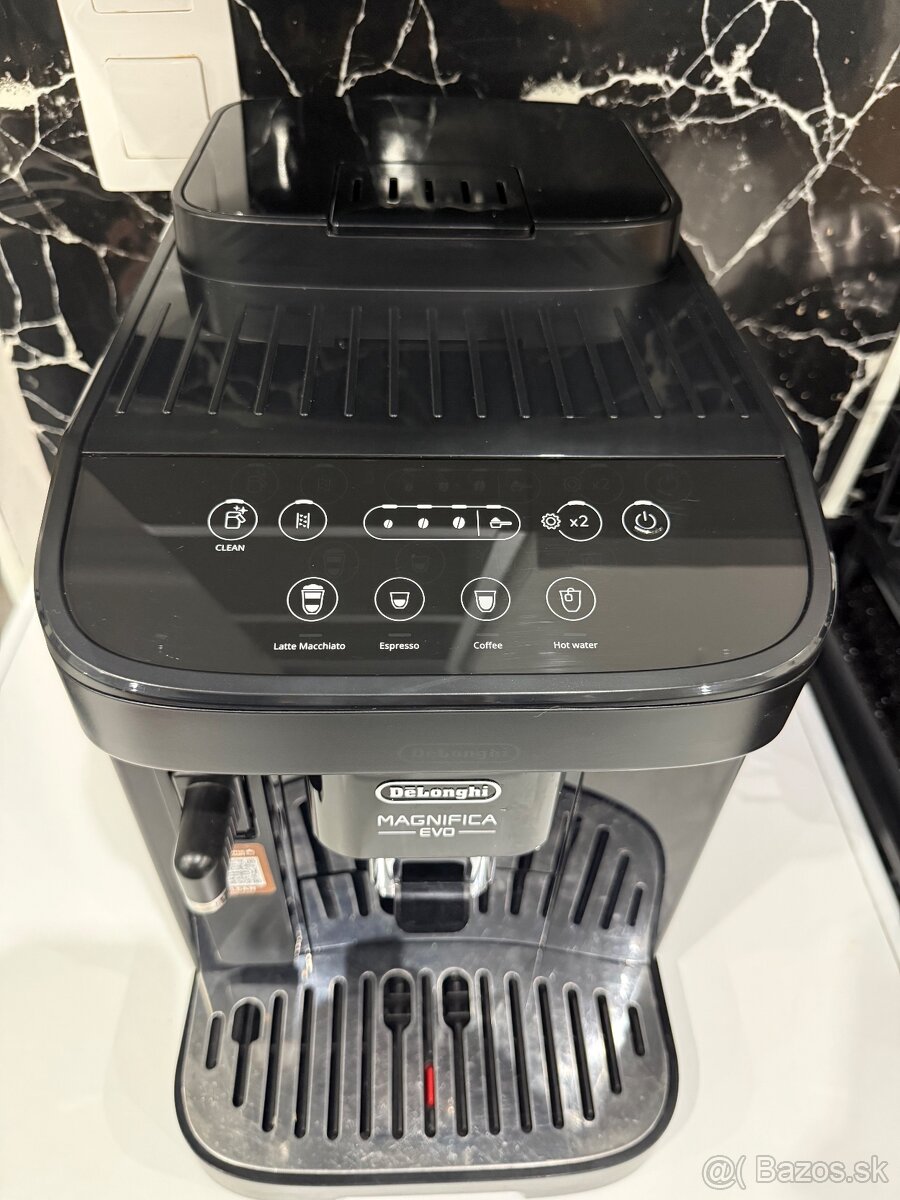 Kávovar delonghi magnifica evo - 2