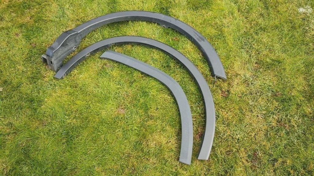 Toyota Rav4, C-HR, Mercedes GLB, GLA - lem kryt blatnika - 2