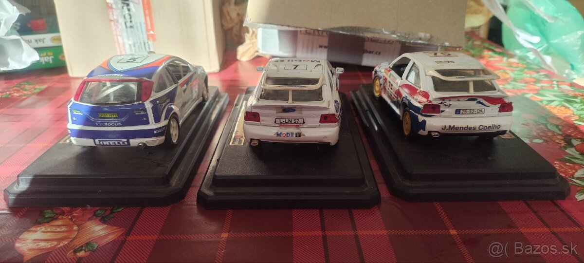 Modely Burago 1/24 escort focus - 2