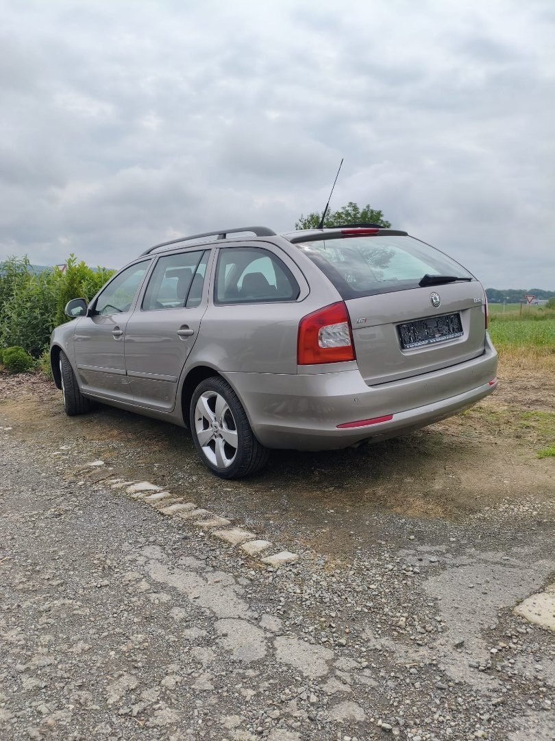 Škoda Octavia 1.6 MPI facelift cappucino - 2