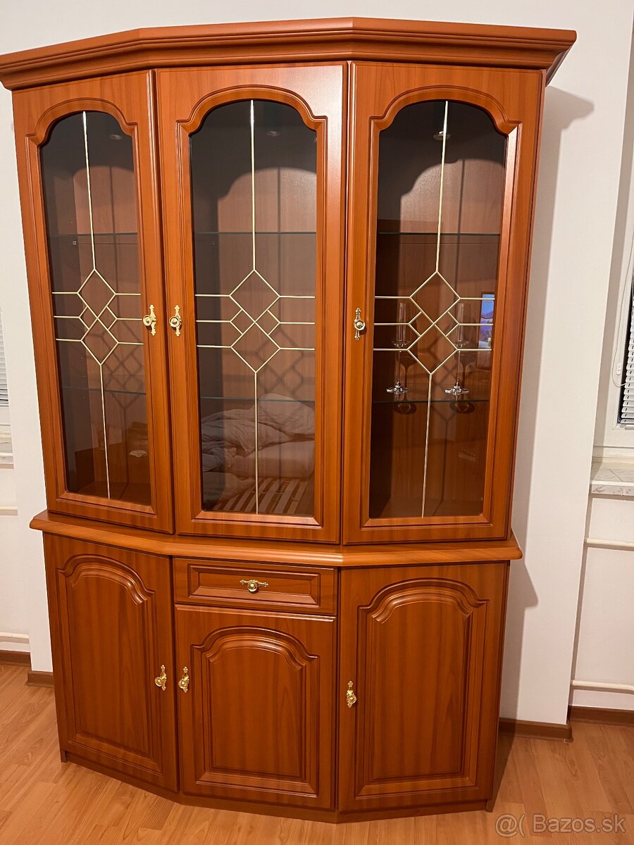 Skriňa s vitrínou - 2
