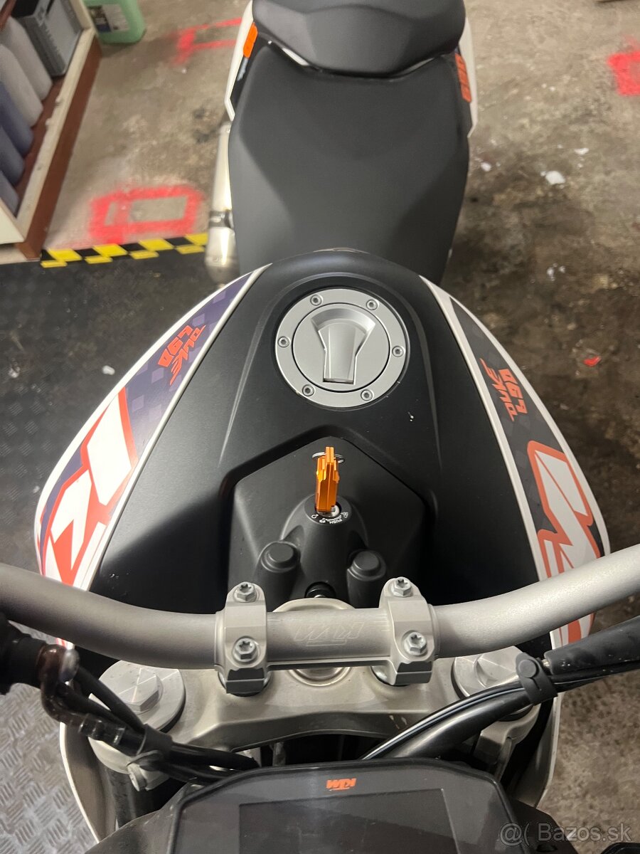 KTM DUKE 690 AKRAPOVIČ - 2