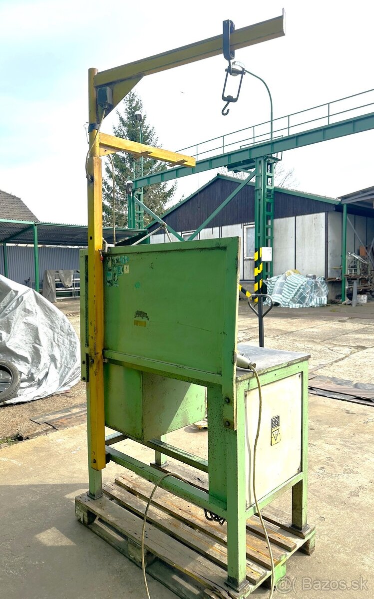 Pracovní stůl s elektro rozvaděčem - 2