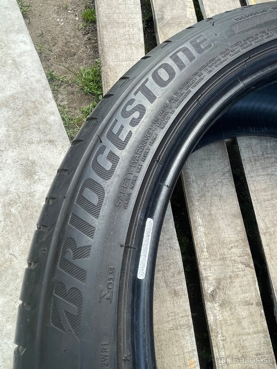 Bridgestone 235/45 R19 letné - 2