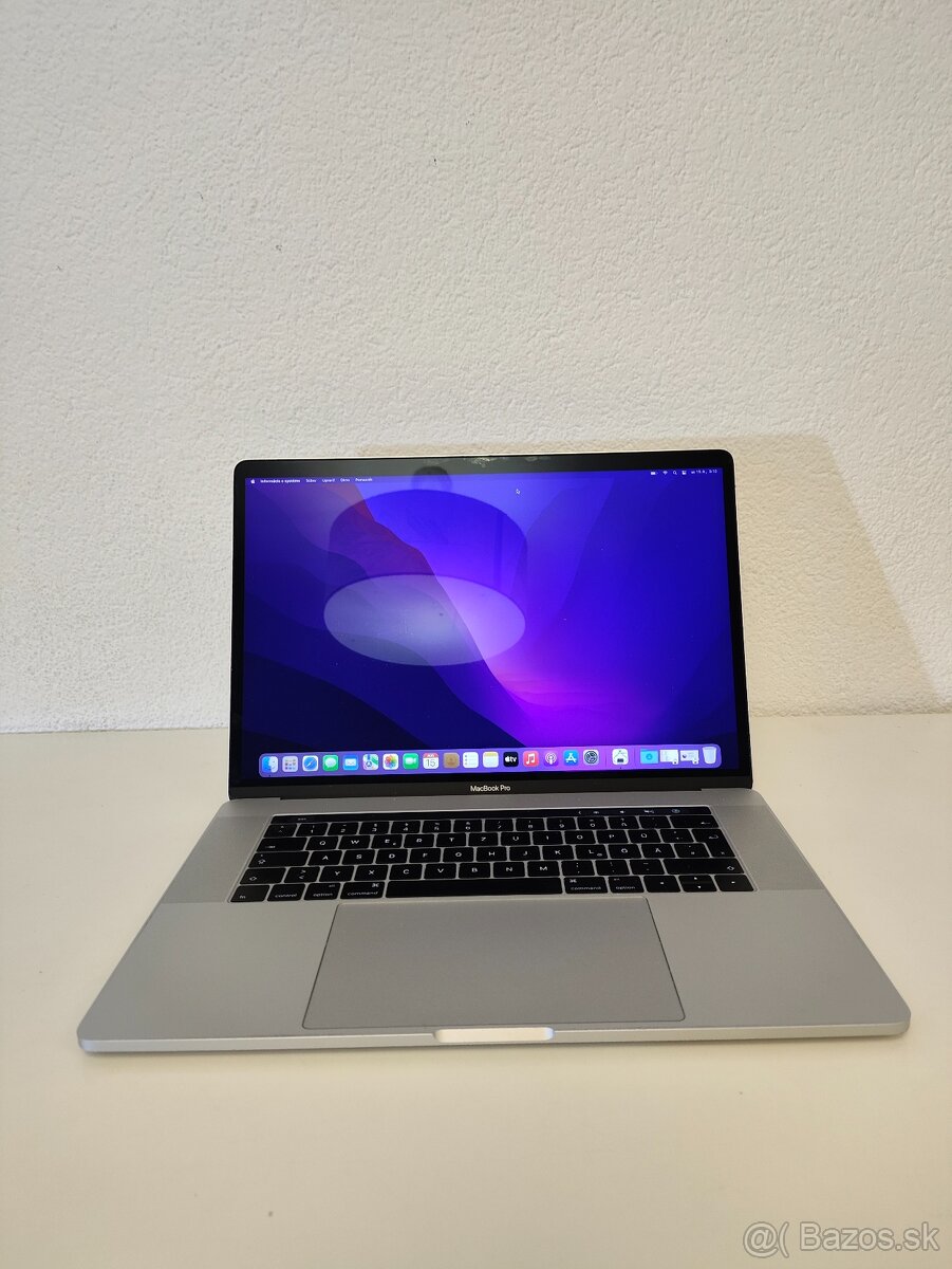 MacBook Pro 15" (2016) | Core i7 • 16 GB RAM • 256 GB SSD • - 2