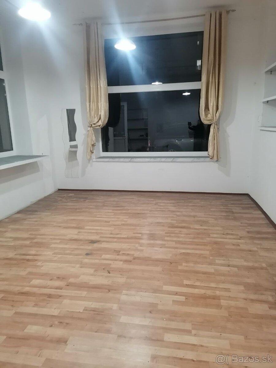 na predaj nebytový komerčný priestor - Handová - 2