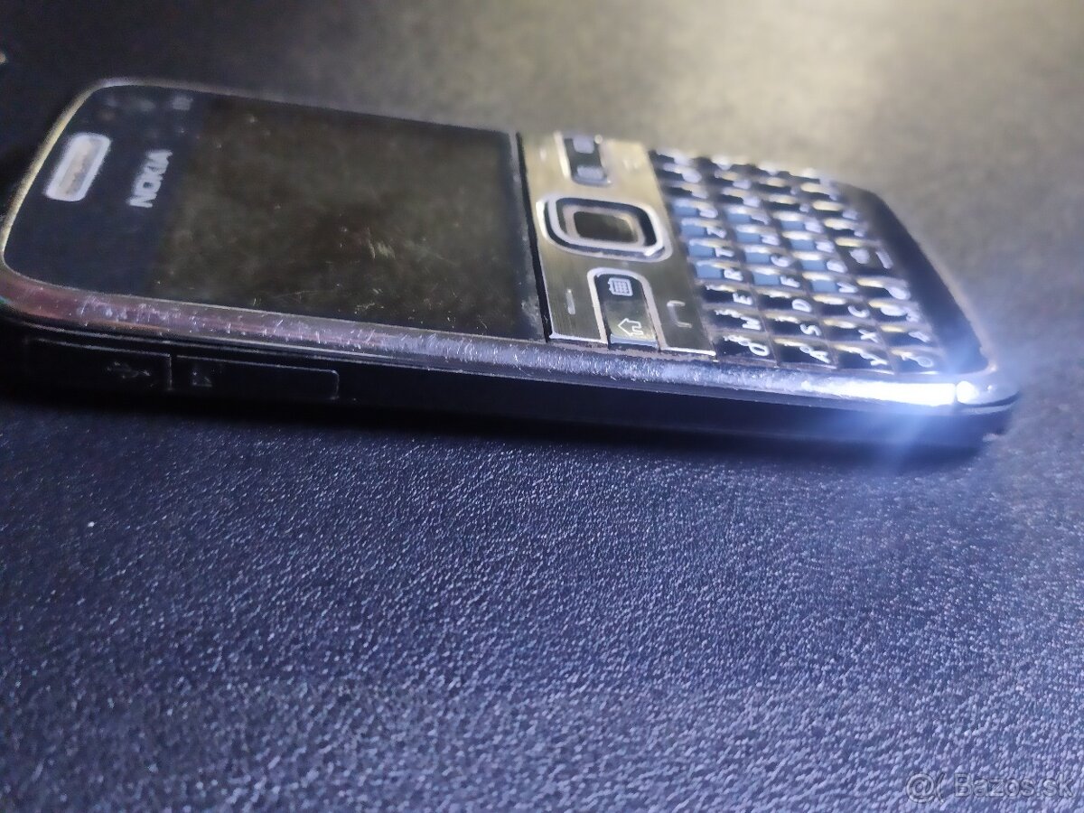 Nokia E72 starý funkčný tlačidlový telefón - 2