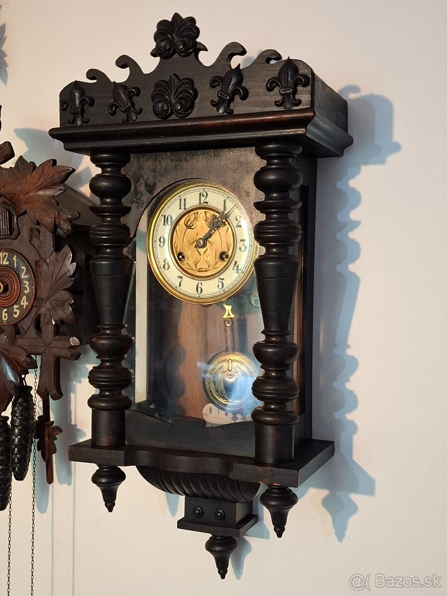 Predám funkčné starožitné nástenné hodiny Junghans zdobené s - 2