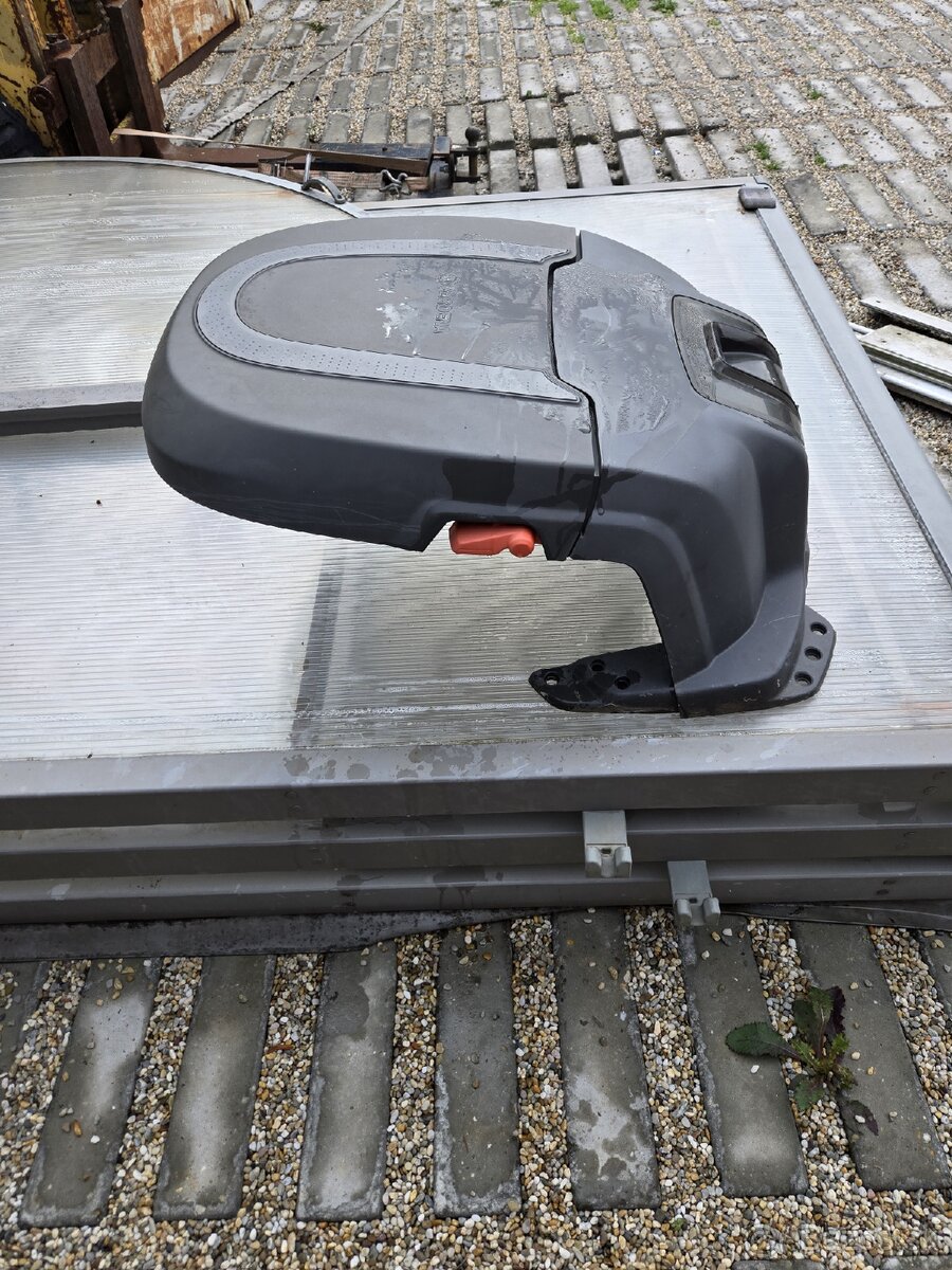 Roboticka kosačka Gardena - 2