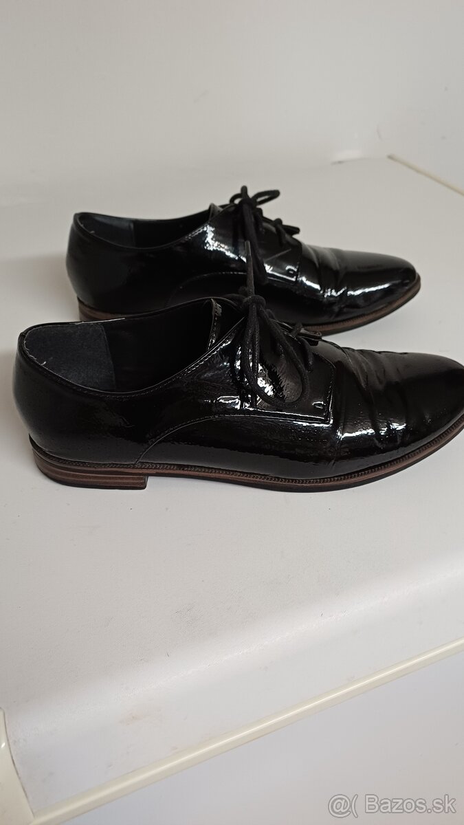 Dámske lakované poltopánky - 2