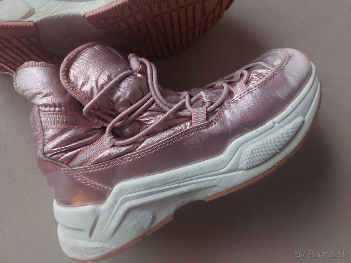 Snehule značky Reserved - 2