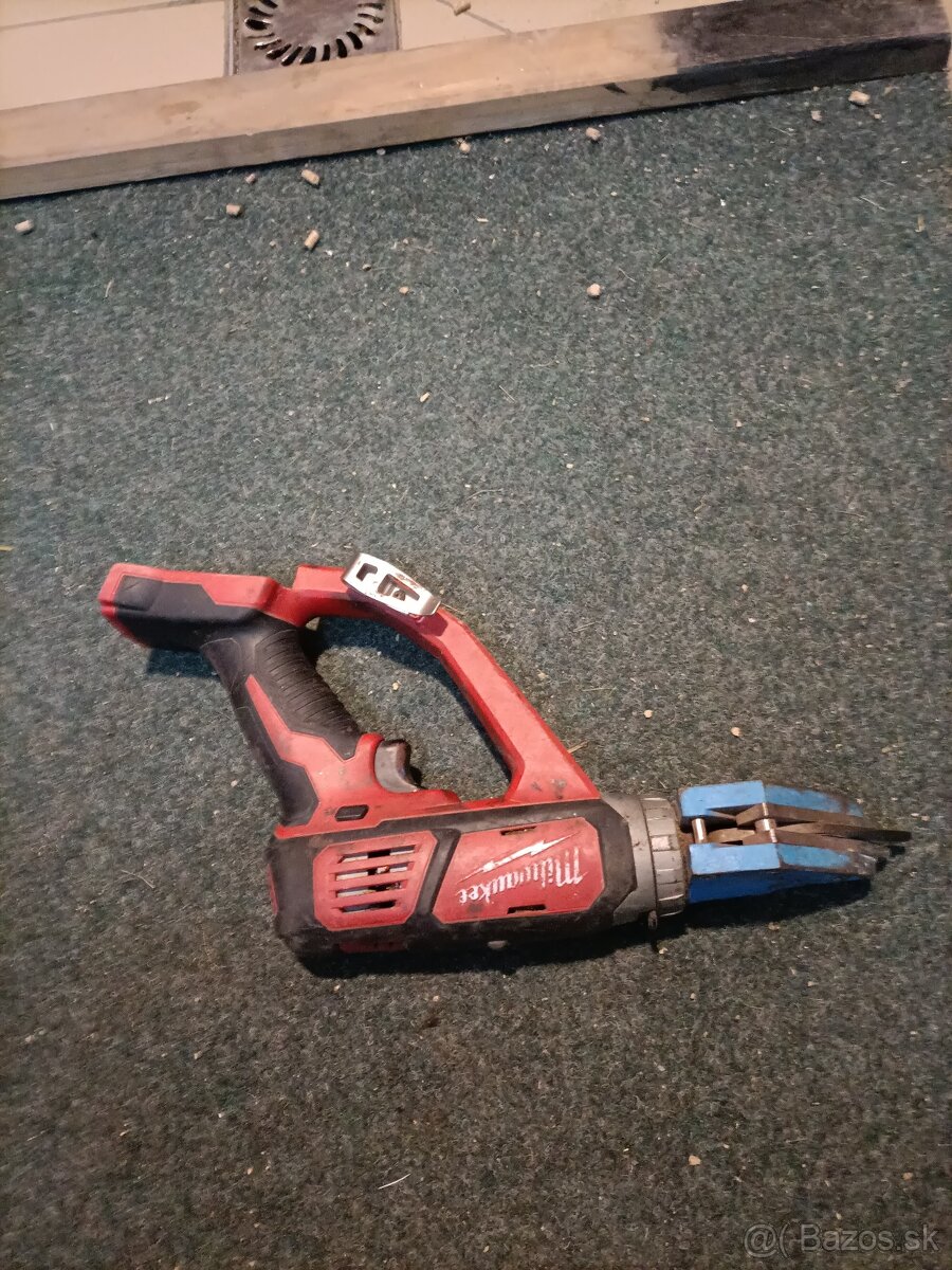 Nožnice na kov Milwaukee - 2