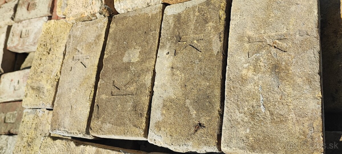 Šamotove tehly, staré tehly, značene - 2