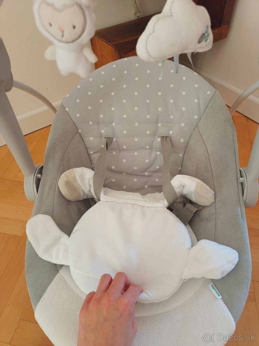Ingenuity hojdačka s melódiou Cuddle Lamb - 2