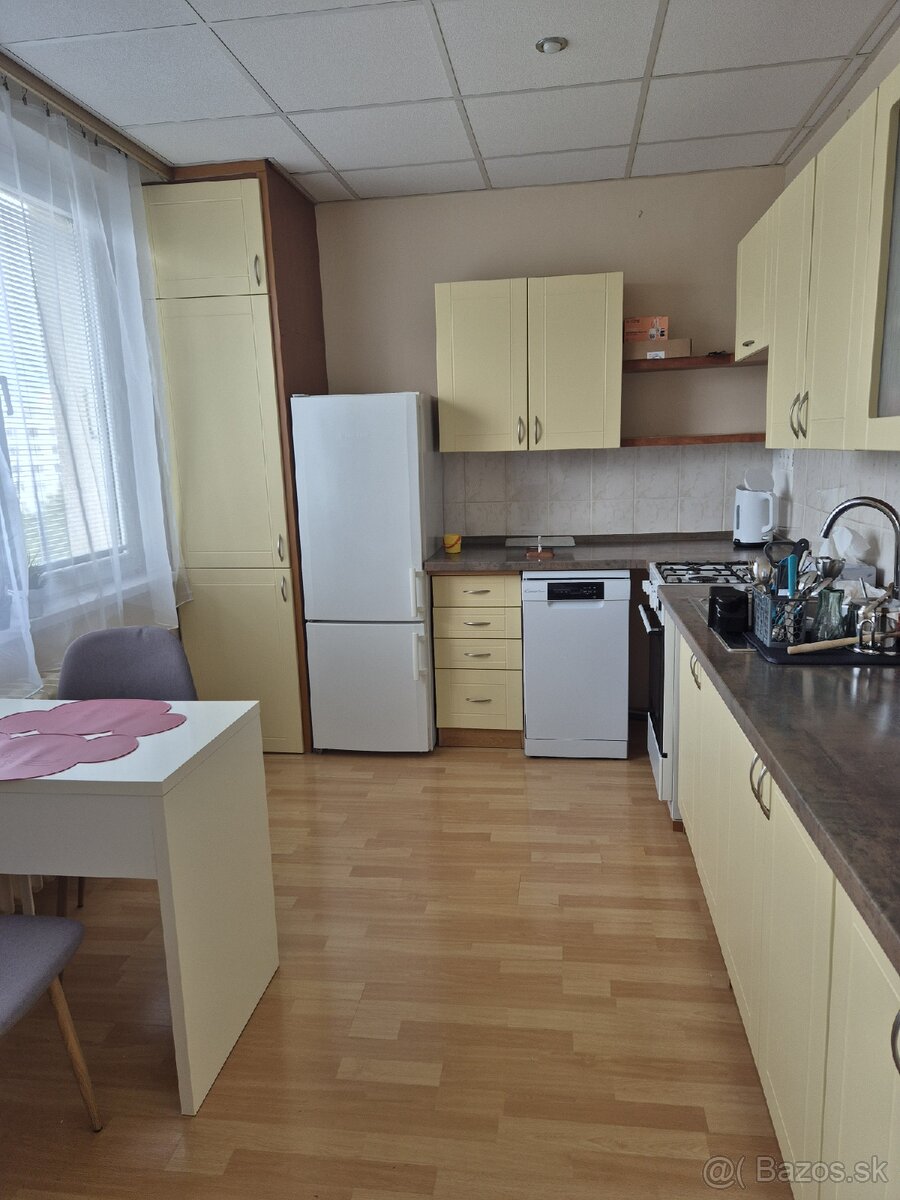 Kuchynská linka so spotrebičmi - 2