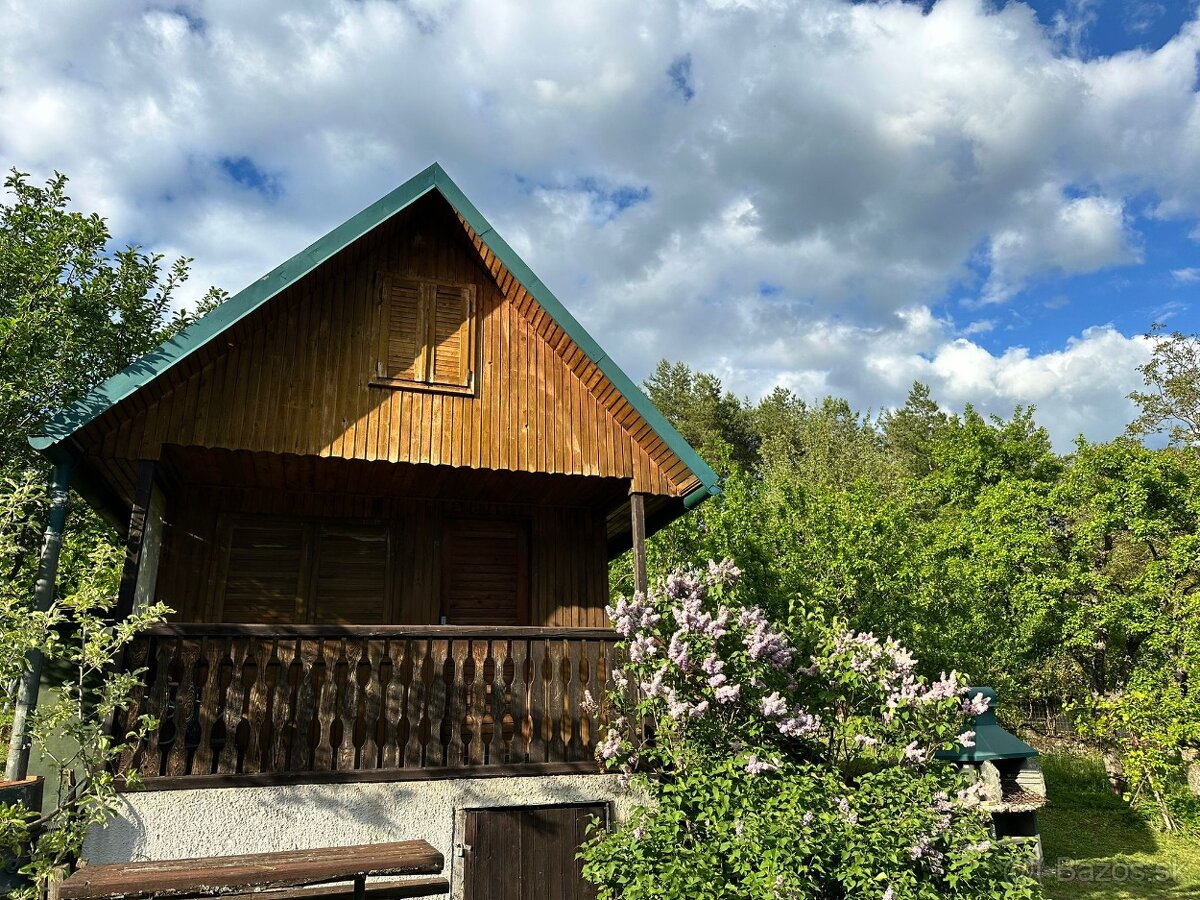 Záhrada s chatkou. - 2