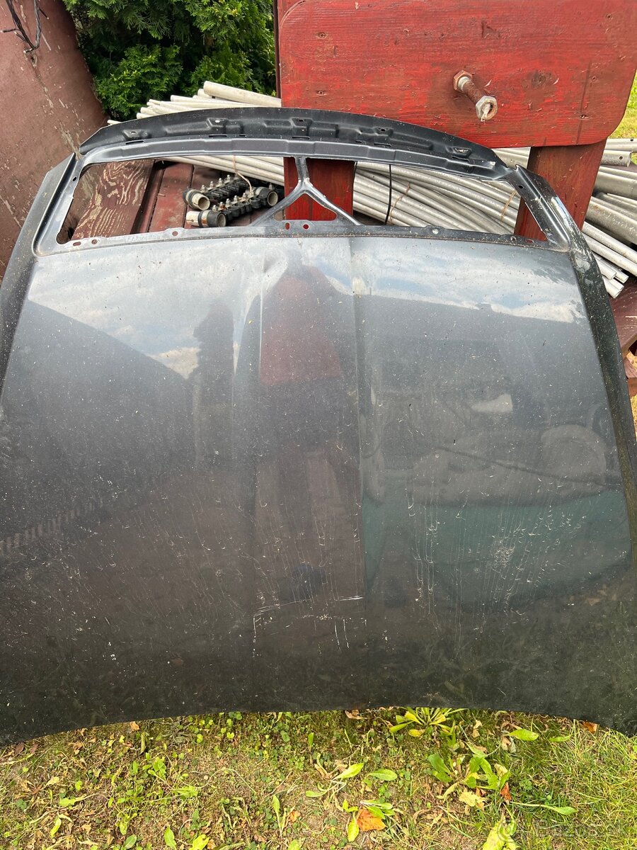 Predám kapotu na octavia2 f - 2