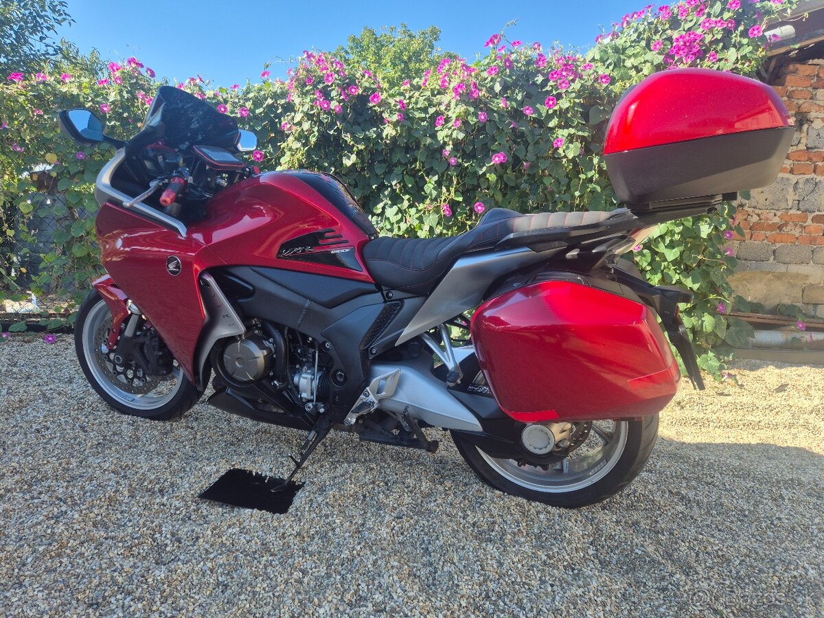 Honda VFR 1200F - 2