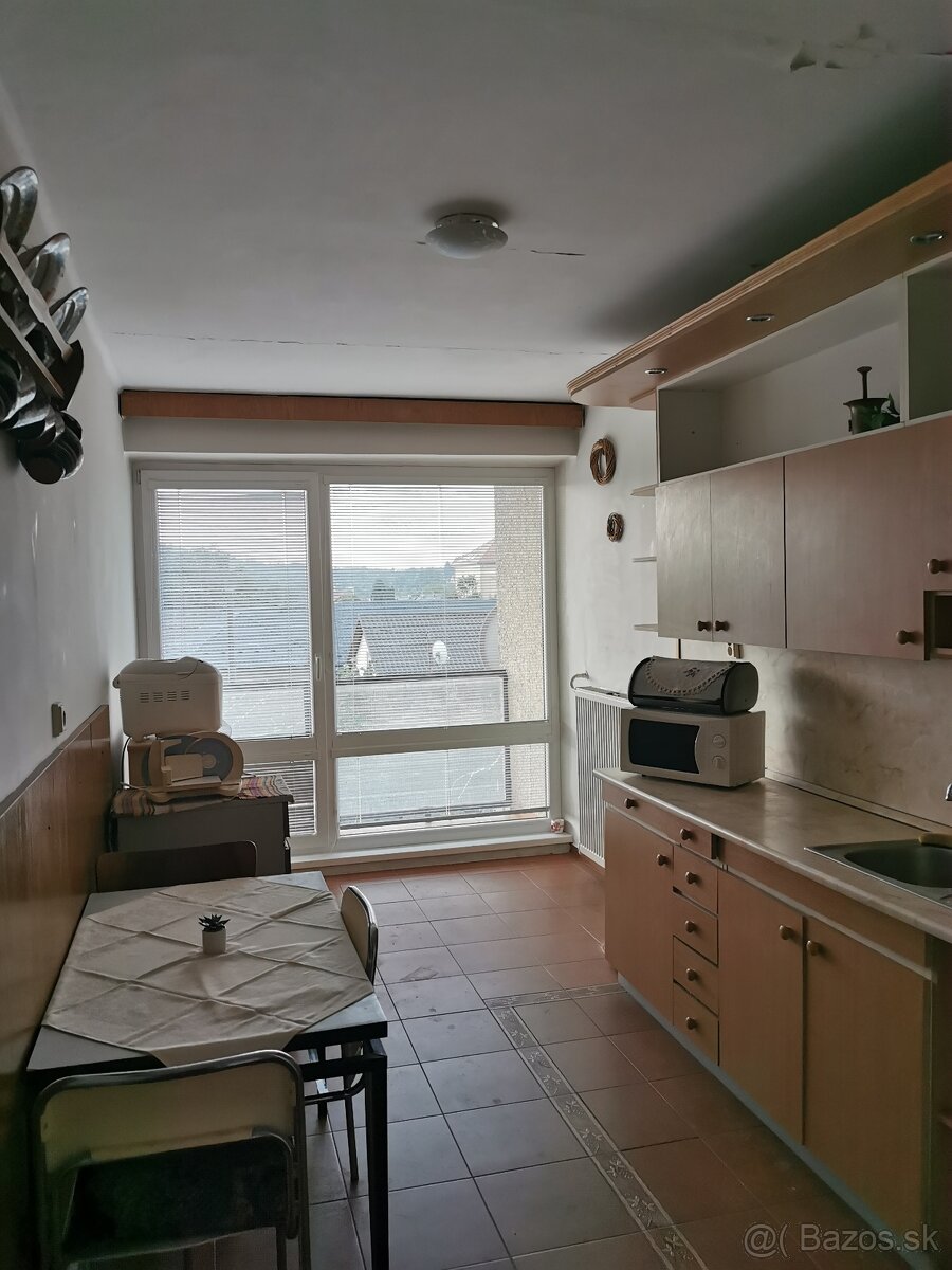Predám 3 izbový byt v centre Veľkého Šariša - 2